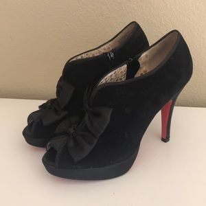 Poetic License black bow heels—size 9.5